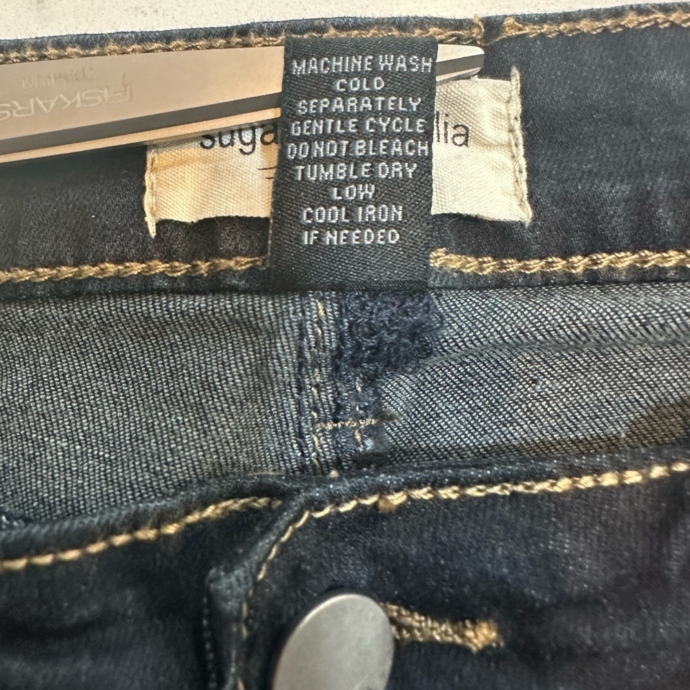 Dark Wash Cropped With Lace-Up Size 6 - Picture 8 of 8